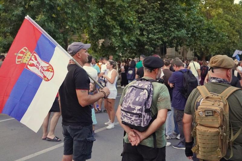 Između dva rova