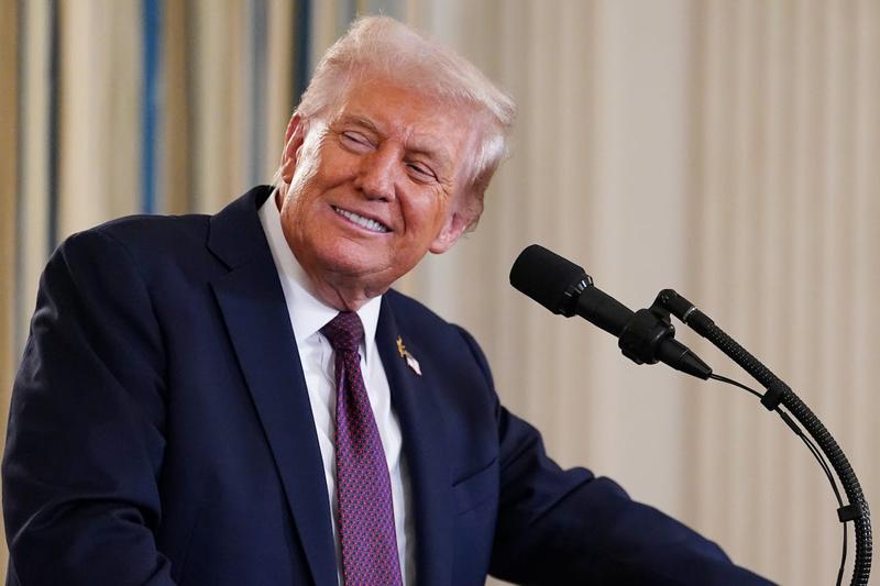 Trump Taunts Chuck Schumer and Hakeem Jeffries With 2028 Hats