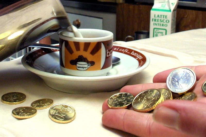 Ferrara da record: il caffè al bar costa 1,43 euro, seconda città più cara d’Italia