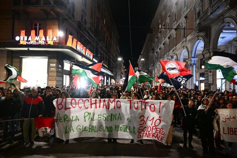 Manifestazione a Bologna per la Flotilla, migliaia nel corteo pro Pal: “Blocchiamo tutto”. La diretta