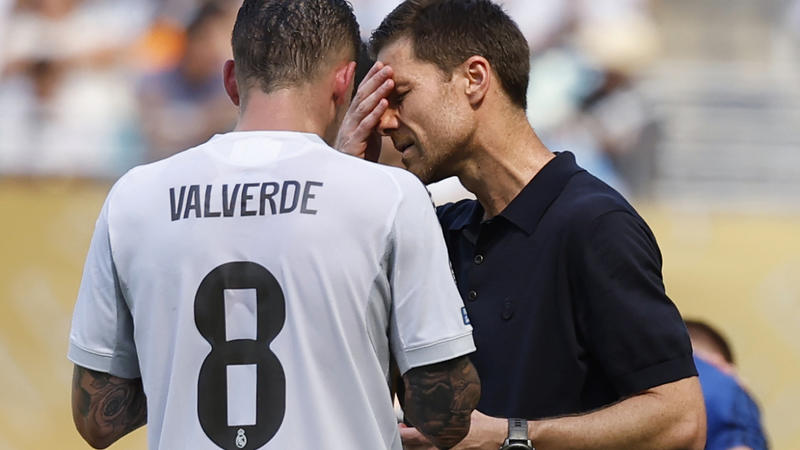 Xabi Alonso y el cuello del 'Pajarito'