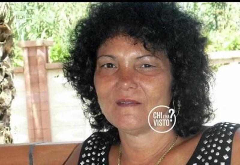 L’amante, i soldi e le bugie. Paola Casali, sparita nel nulla 14 anni fa in Sicilia. Le figlie della 49enne brianzola: “Diteci la verità sulla nostra mamma”