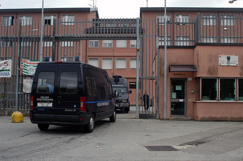 Alla moglie insulti, schiaffi e minacce da tutta la vita: condannato a 11 anni marito violento. La difesa: “Le voleva bene”