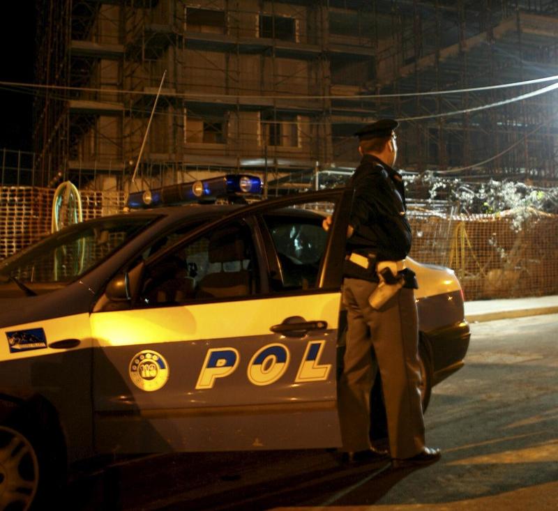 Violenta lite in famiglia. Colpisce la moglie alla testa