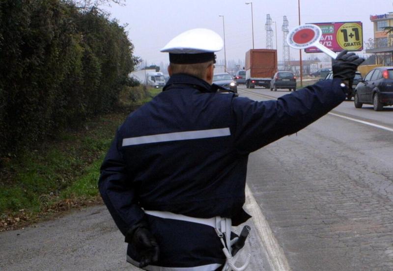 Auto, tornano i divieti antismog. Limiti anche per stufe e caminetti