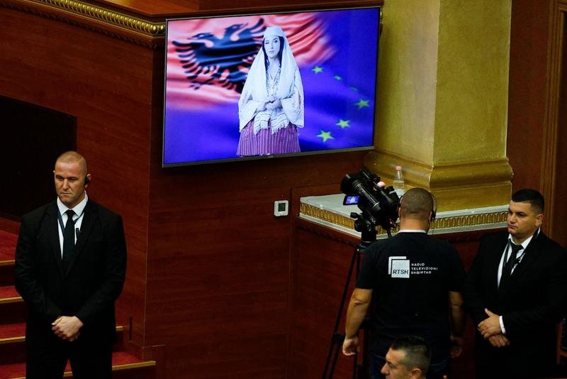 Das erste Land der Welt hat eine KI-generierte Ministerin – was soll das?