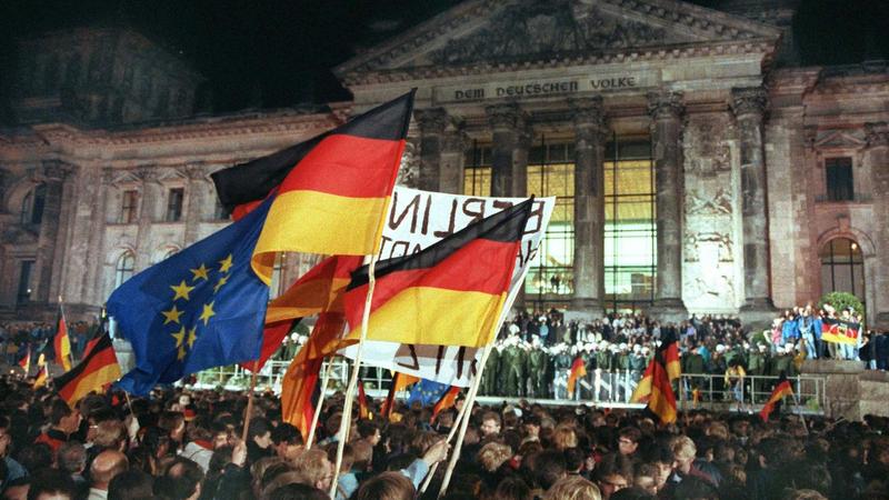 Ost und West nach 35 Jahren : Der Blick auf die Einheit ist noch gespalten