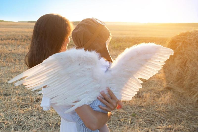 Perché crediamo ancora agli angeli custodi? Fede, bisogno di protezione e neuroscienze