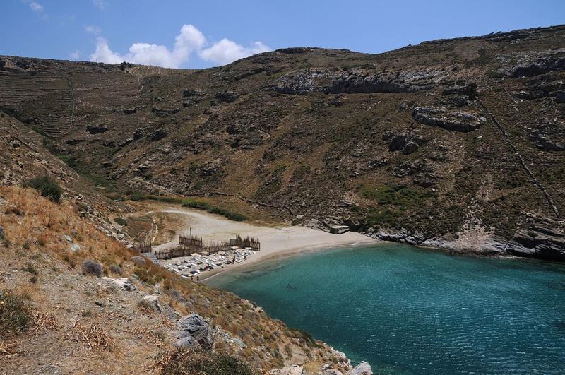 O «τρίτος δρόμος» για το Ξενία στην Ανδρο