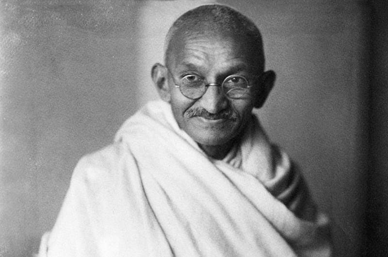 Gandhi e a contradição da fúria abortista da esquerda