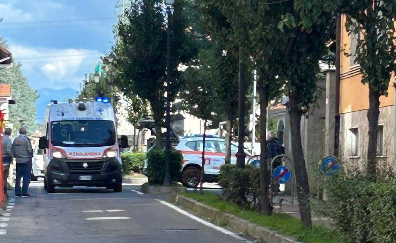 Ceriano Laghetto, investito da furgone in retromarcia: pedone morto sul colpo
