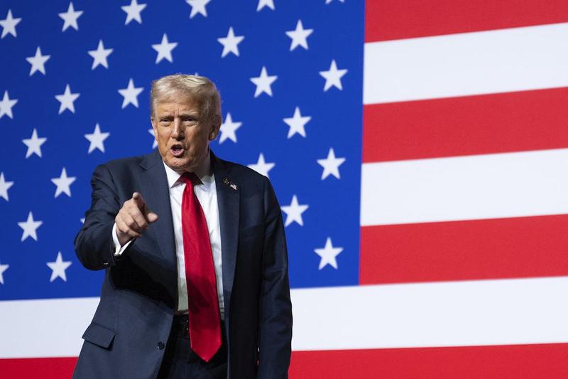 Trump’s Bonkers Shutdown Email Goes Out to Even More Federal Workers