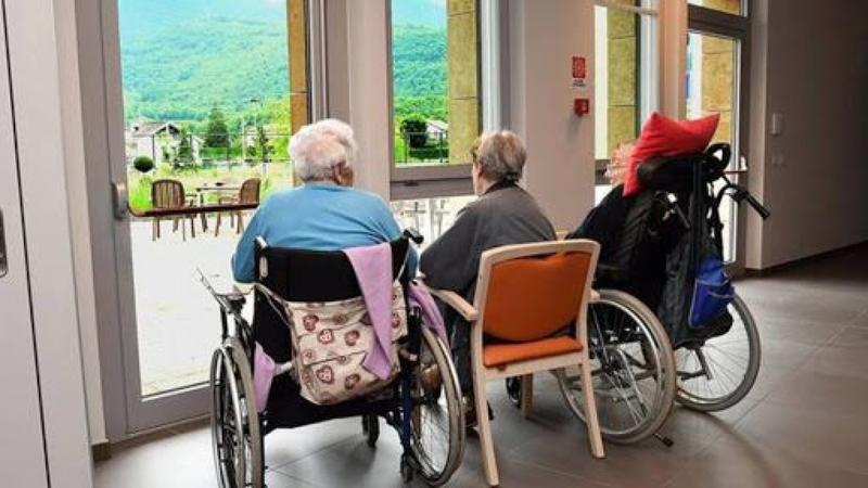 Capri, anziani maltrattati nella casa di riposo: dipendente assolta con formula piena