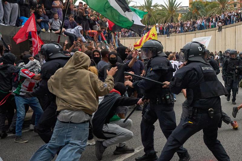 Israel draws global condemnation for Gaza flotilla interception; protests in Europe