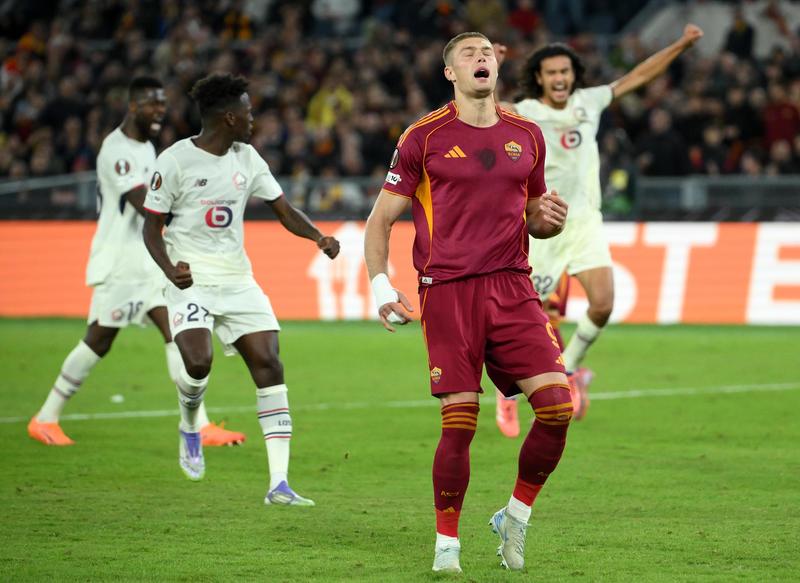 Roma-Lille 0-1: Ozer salva un rigore per tre volte, Haraldsson firma il successo francese /