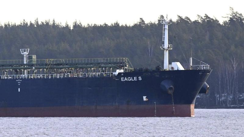 Ruski tanker kod francuske obale: Dva člana posade u pritvoru