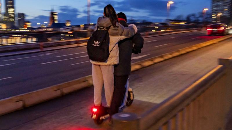 Der E-Scooter befreit Frauen und Männer aus der gesellschaftlichen Unterdrückung