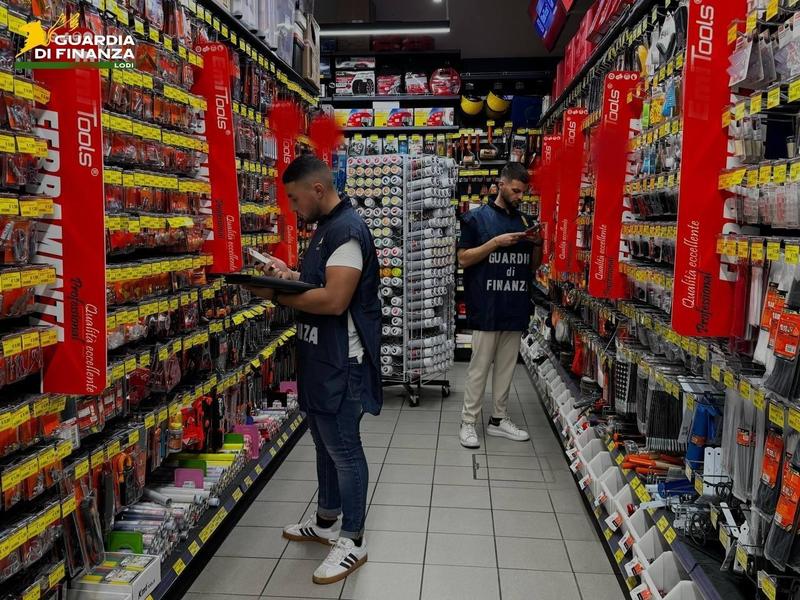 Cosmetici e prodotti per animali non conformi: maxi-sequestro a Lodi