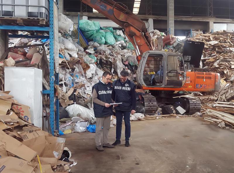 Chignolo Po, tonnellate di rifiuti speciali scaricati su un terreno agricolo: scatta il sequestro