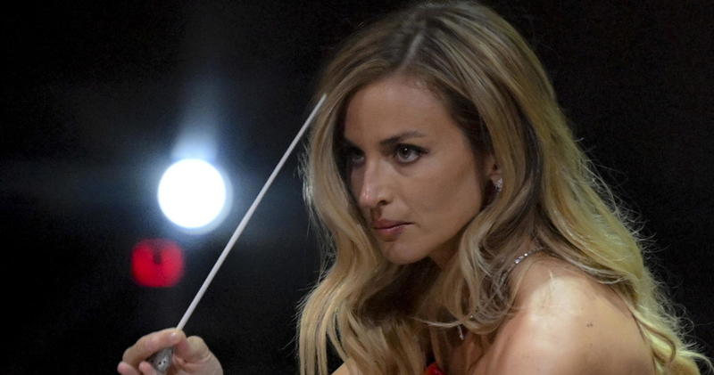 Giovane, bella, brava: le ragioni del fango su Beatrice Venezi
