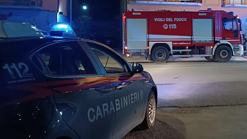Incendia casa dell'ex moglieÂ e poi sequestra passantein un cortile pensandoÂ siaÂ l'amante della donnaâ