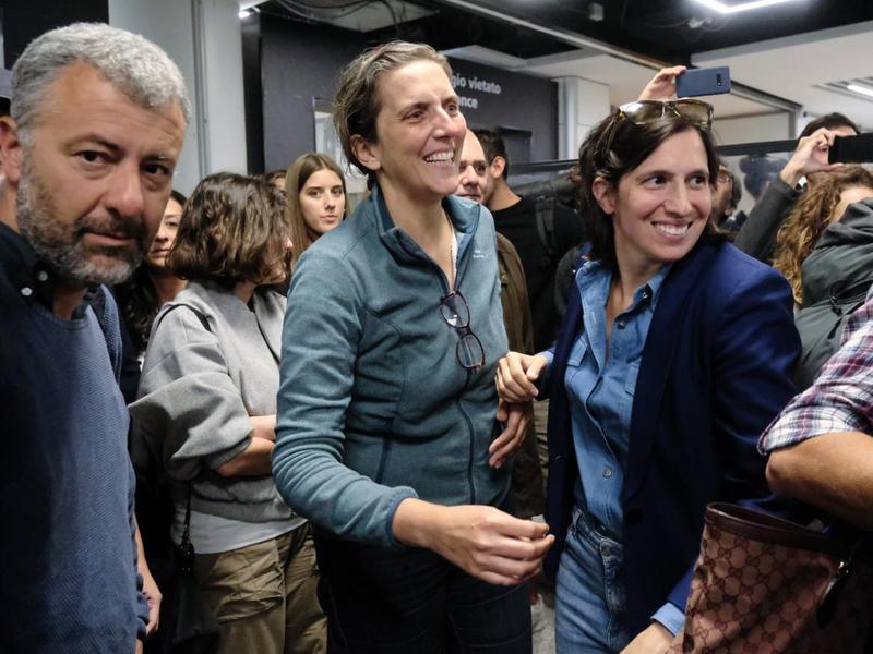 I rivoluzionari con la scorta di Stato