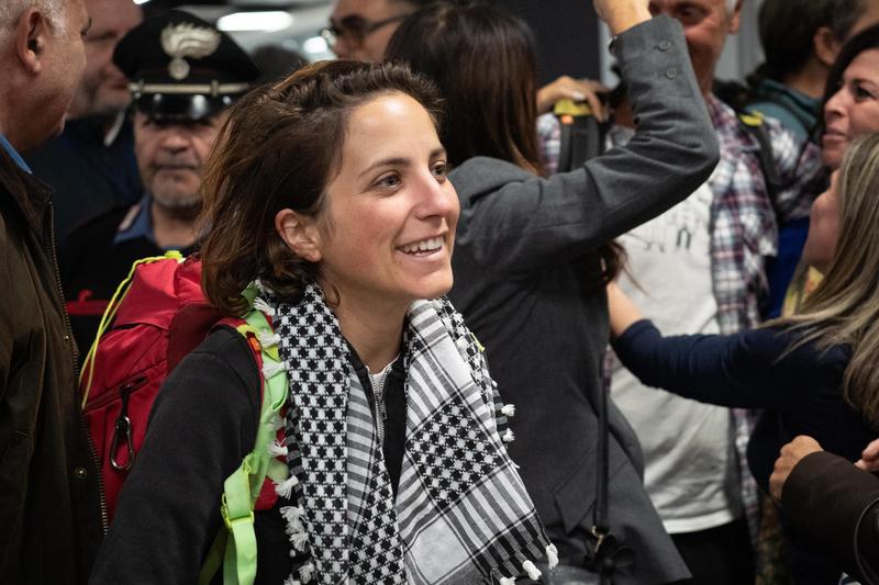 I parlamentari “lasciati senza acqua né bagni”, per gli attivisti “fucili puntati e cannonate d’acqua”: le accuse della Flotilla a Israele