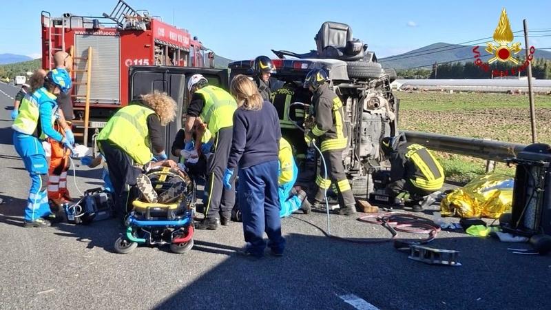 Incidente stradale a Esine: 5 persone coinvolte e chilometri di code sulla Statale 42