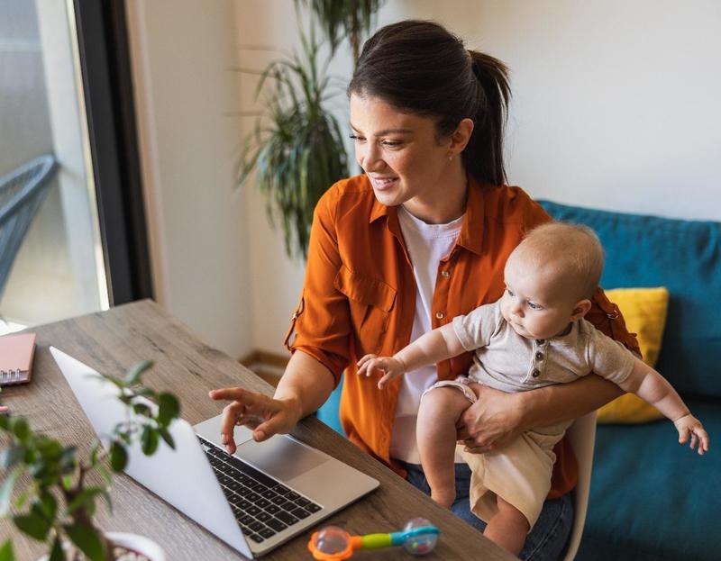 Bonus mamme, detrazioni per i figli, assegno unico e congedi più larghi: cosa c’è nella manovra 2026 per le famiglie