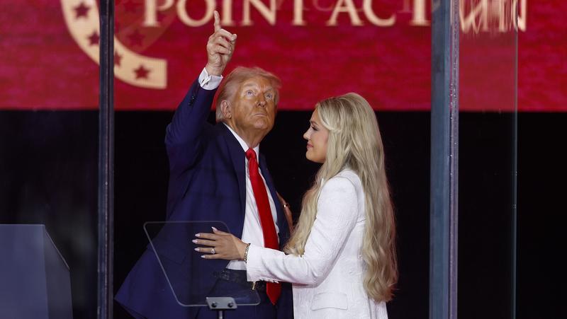 Quando a fé sobe à tribuna: Trump, Tocqueville e a lição da laicidade colaborativa
