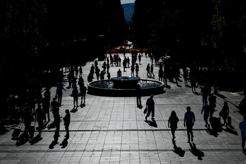 Χειρότεροι των ακροδεξιών πολιτικών είναι οι ακροκεντρώοι διανοούμενοι