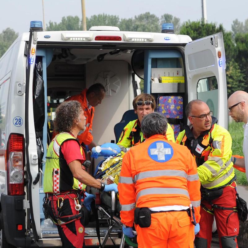 Bione, si schianta in moto contro un furgone: muore sedicenne