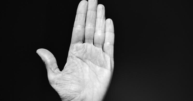 Ηράκλειο: Αστυνομικός εκτός υπηρεσίας έσωσε 76χρονη από τον βίαιο σύζυγό της