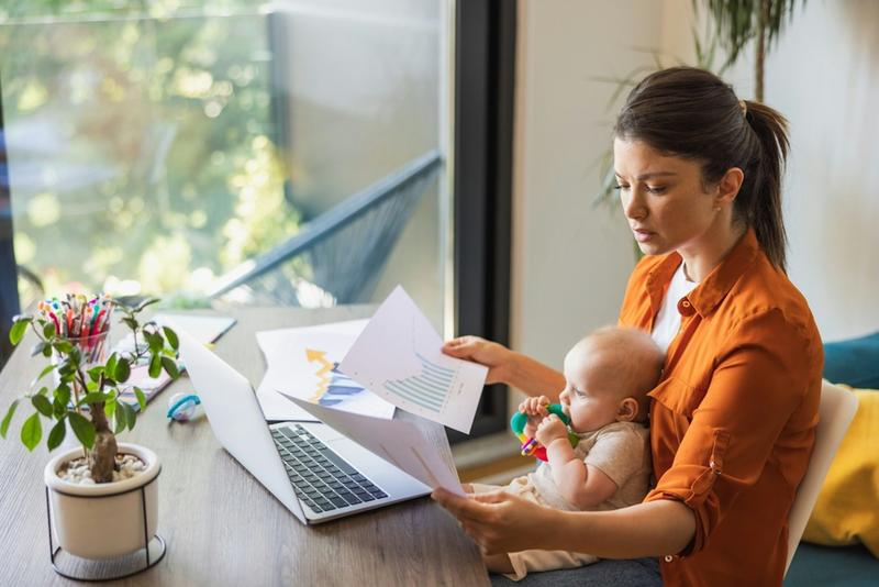 Pour réduire le stress parental, faut-il sortir du modèle de la famille nucléaire ?