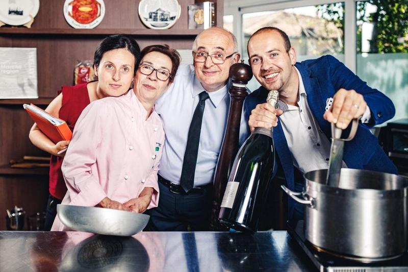 Lo storico ristorante fa 50: Alla Lanterna, quattro cene dagli anni ’70 a oggi