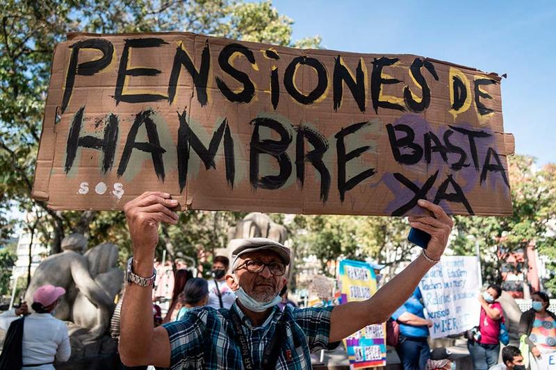 Más soluciones, menos parodia de guerra, por Stalin González