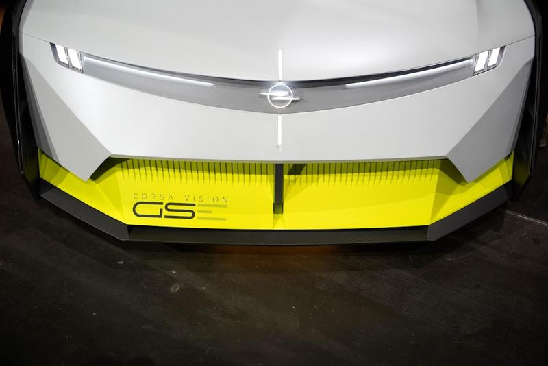 Vom Messestand auf die Videospielkonsole: Wie Opel seine Kundschaft verjüngen will