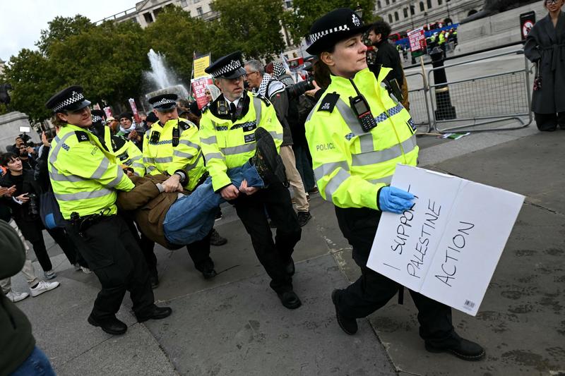 UK police to gain greater power to ban protests amid Jewish community fears