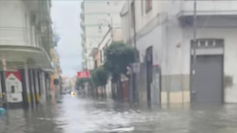 Violento nubifragio sull'agro Nocerino-Sarnese:Â a Pagani l'acquaÂ invade terranei e negozi