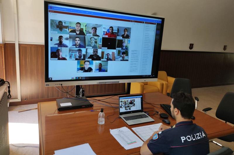 Finto video di Giorgia Meloni lancia investimenti: coppia truffata per 10mila euro