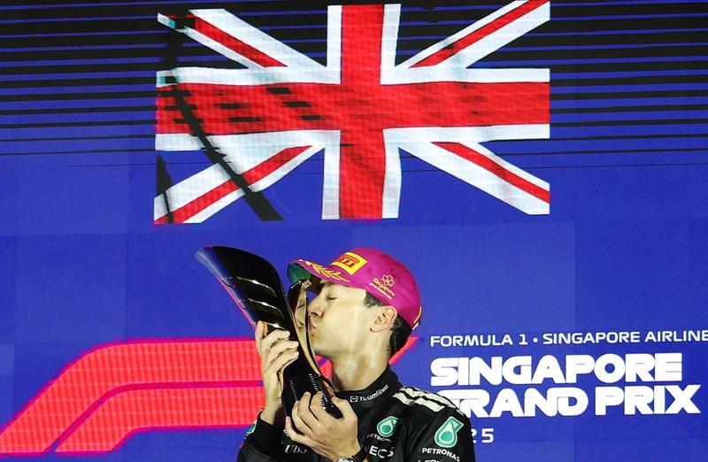 Gp Singapore: Russell domina davanti a Verstappen e Norris, Ferrari sesta e settima. L'ordine d’arrivo. Titolo costruttori alla McLaren
