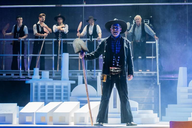 Kleine Theater im Osten entdecken große Geschichten von gestern wieder: „Spur der Steine“ in Schwedt