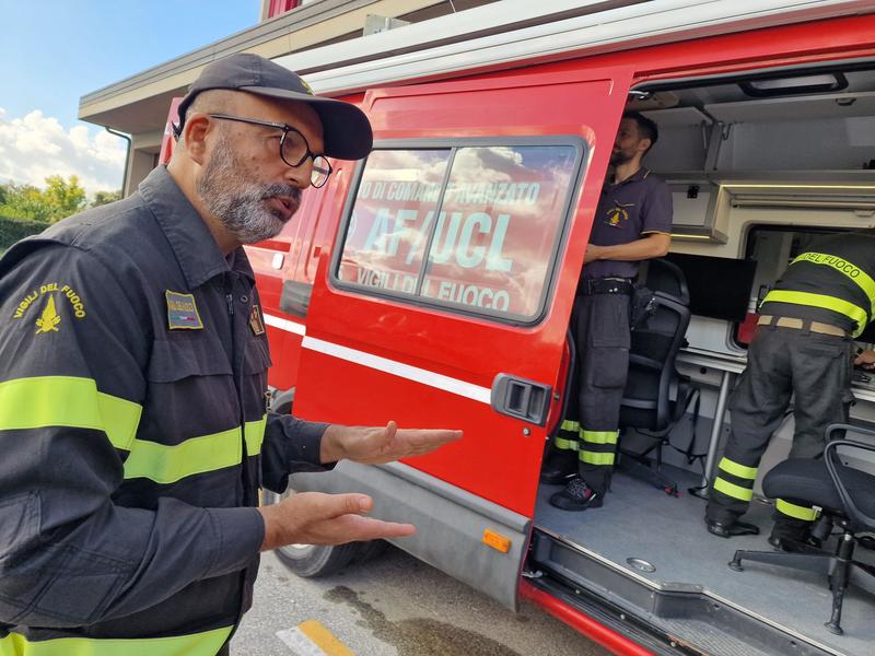 Albero cade su un’auto, illesi tutti i passeggeri