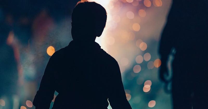Σταμάτησαν να πάρουν σουβλάκια αλλά ο μπόμπιρας το ... σκάσε