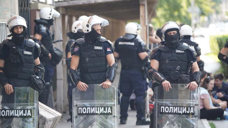 Šta će policajcu maska ako primenjuje zakon?