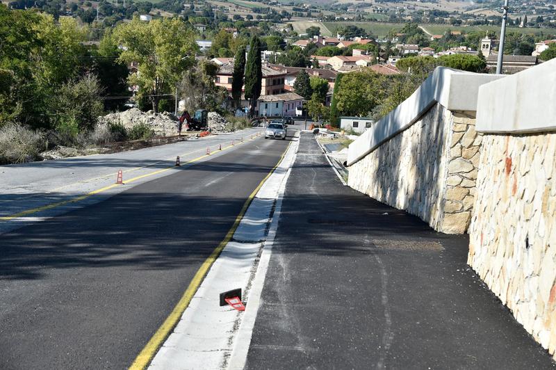 Macerata, lavori in via dei Velini: “Poche settimane per la riapertura, poi vedremo le penali”