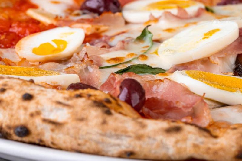 L’impasto (segreto) è insuperabile: c’è una pizzeria in Emilia-Romagna che fa incetta di premi