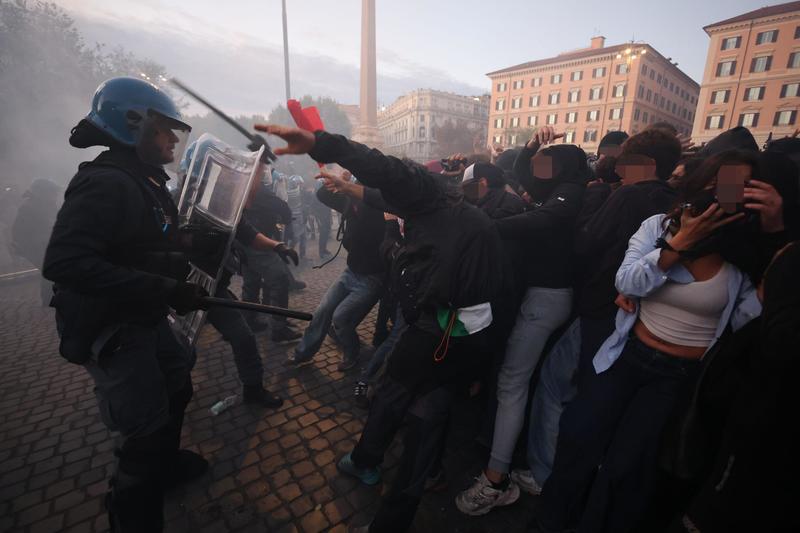 La Lega e la guerriglia nelle piazze, arriva la stretta: “Chi organizza i cortei paga la cauzione”. Ira a sinistra: “Giù le mani dagli scioperi”