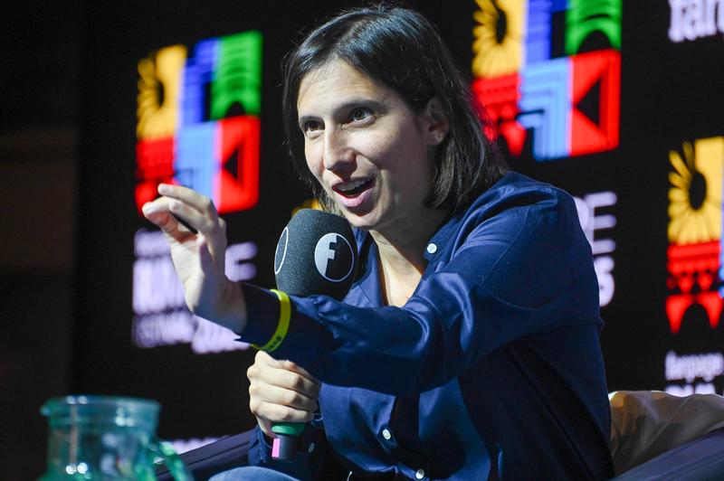 Schlein difende l’identità del suo Pd dai malumori cattolici: “Ora la piattaforma è chiara”. E Renzi lancia la Casa riformista