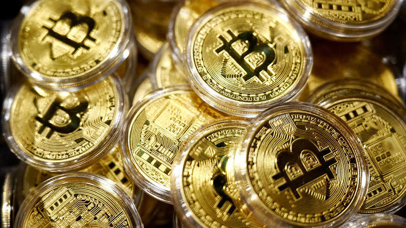 El bitcoin, el oro y la plata ganan terreno frente a las divisas por el miedo a la deuda global